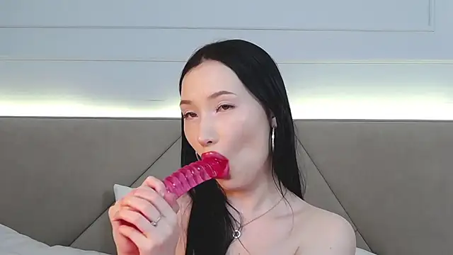 LeilaLow online show from March 21, 3:13 pm