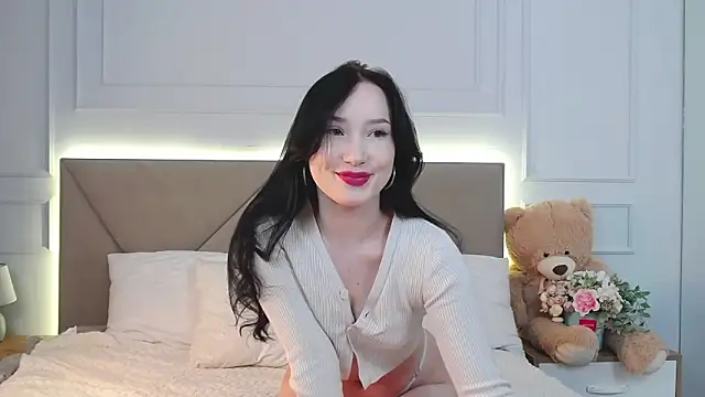 LeilaLow online show from March 7, 12:45 pm