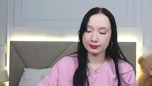 LeilaLow online show from February 26, 11:11 am