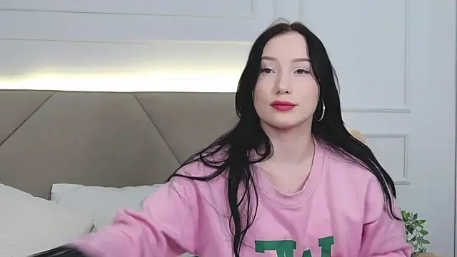 LeilaLow online show from March 18, 12:06 pm