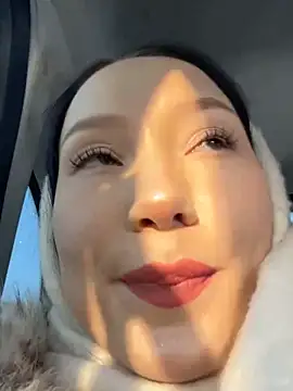 LeilaLow online show from February 16, 11:59 am