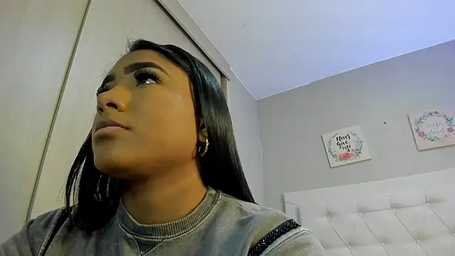 nicole  parker1 online show from March 17, 1:03 pm