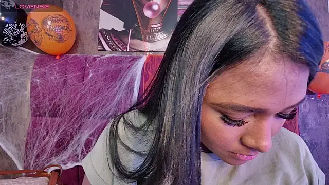 nicole  parker1 online show from October 27, 7:04 pm