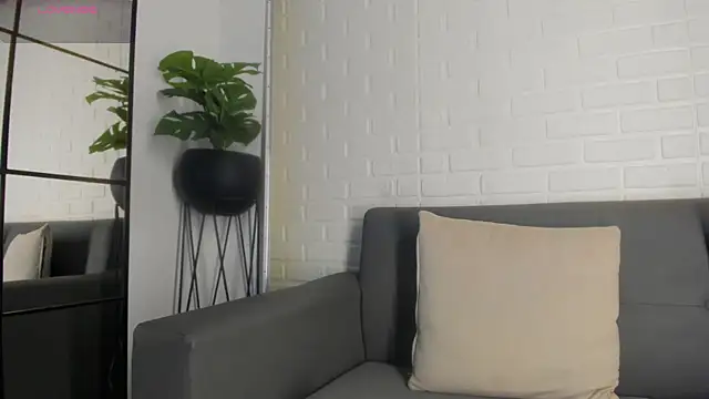 Snapshot of karina_gomez_18 chatting on March 1, 1:53 am karina gomez 18 online show from March 1, 1:53 am