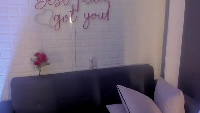 Snapshot of karina_gomez_18 chatting on September 14, 11:10 am karina gomez 18 online show from September 14, 11:10 am