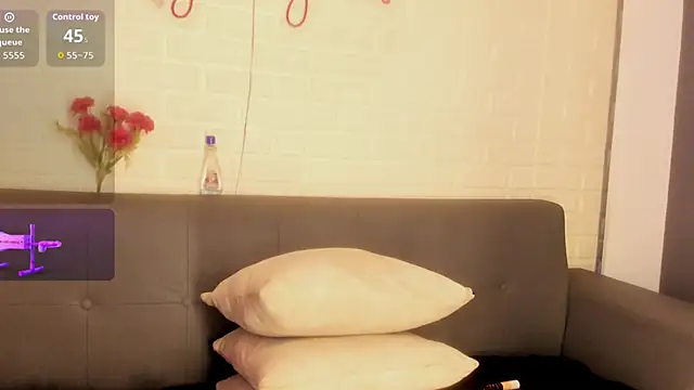 Snapshot of karina_gomez_18 chatting on October 5, 11:34 am karina gomez 18 online show from October 5, 11:34 am