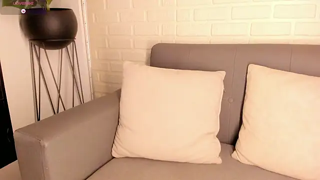 Snapshot of karina_gomez_18 chatting on March 9, 2:50 am karina gomez 18 online show from March 9, 2:50 am