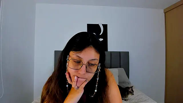 nataliepeterson online show from November 18, 9:07 pm