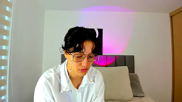 nataliepeterson online show from November 24, 1:33 pm