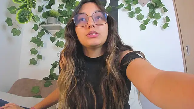 nataliepeterson online show from September 13, 6:02 am