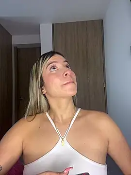 Issabela G1 online show from February 5, 3:23 am