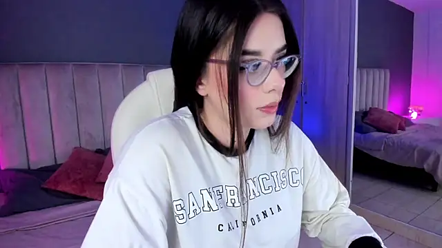 Charlotte Olsen  online show from December 6, 7:17 pm