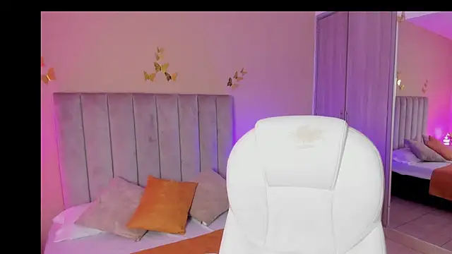 Charlotte Olsen  online show from September 29, 8:25 pm