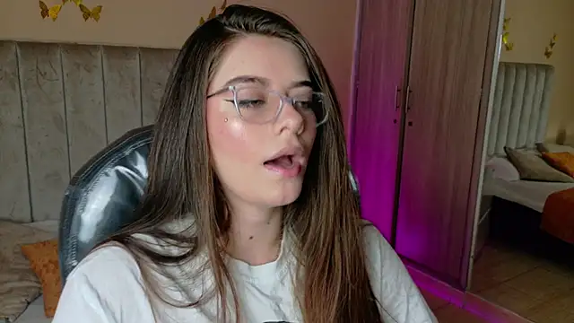Snapshot of Charlotte_Olsen_ chatting on June 13, 7:34 pm Charlotte Olsen online show from June 13, 7:34 pm