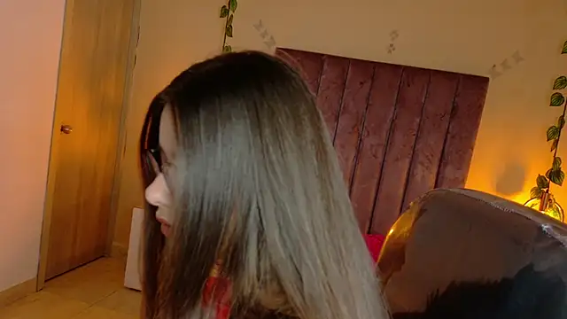 Charlotte Olsen  online show from February 5, 7:21 pm