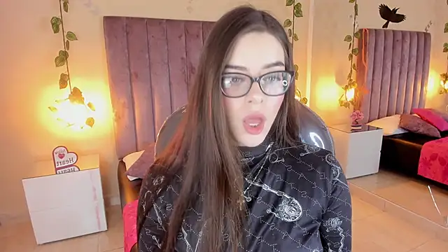 Charlotte Olsen  online show from October 19, 2:09 pm