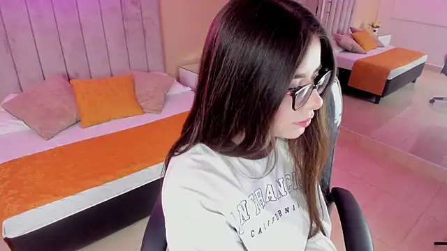 Charlotte Olsen  online show from November 5, 7:39 pm