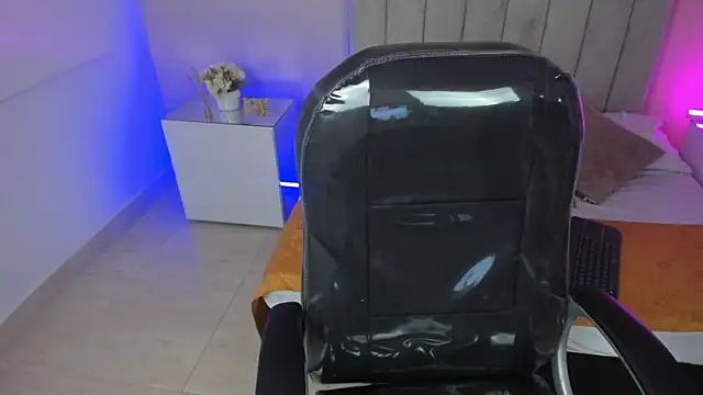 Charlotte Olsen  online show from April 16, 9:39 pm