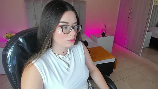 Charlotte Olsen  online show from May 22, 7:45 pm