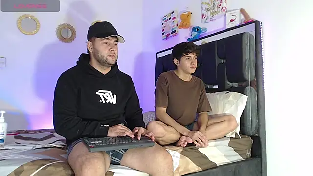 Snapshot of Valerio_22 chatting on December 5, 9:23 pm Valerio 22 online show from December 5, 9:23 pm