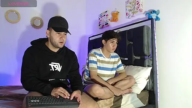 Snapshot of Valerio_22 chatting on December 2, 11:39 pm Valerio 22 online show from December 2, 11:39 pm