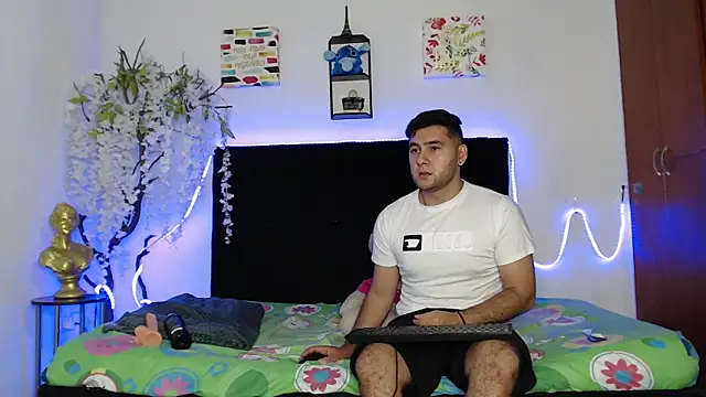 Snapshot of Valerio_22 chatting on January 18, 1:19 am Valerio 22 online show from January 18, 1:19 am