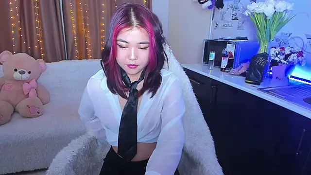 Snapshot of Dollyaa chatting on March 2, 1:47 am Dollyaa online show from March 2, 1:47 am