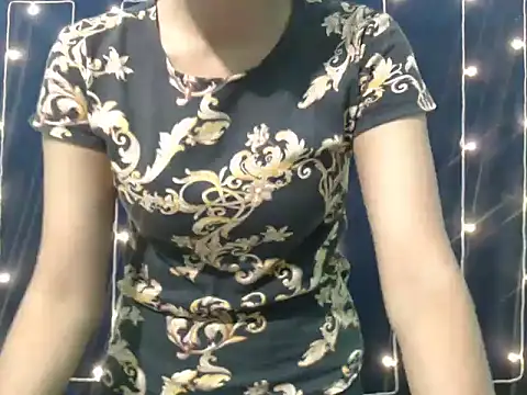 Snapshot of Yashi chatting on October 28, 1:43 pm Yashi online show from October 28, 1:43 pm