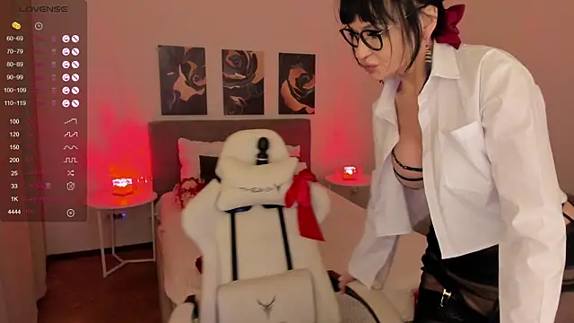 LikaKlint online show from November 6, 3:27 pm