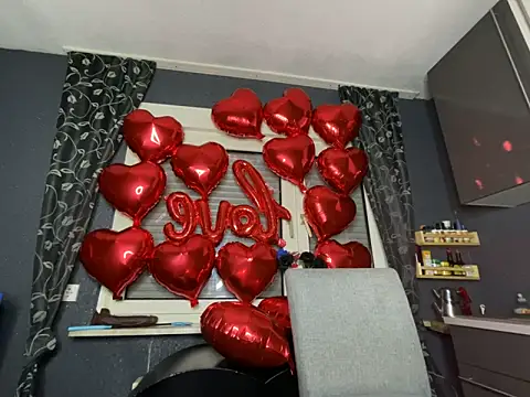 Snapshot of Tyraride chatting on February 14, 7:36 pm Tyraride online show from February 14, 7:36 pm