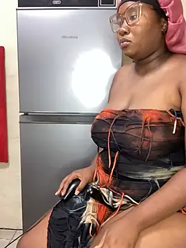 Snapshot of CurvyTeddy chatting on March 18, 9:43 pm CurvyTeddy online show from March 18, 9:43 pm