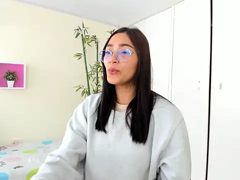 ASIAM BRUNET online show from January 11, 3:52 pm