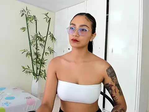 ASIAM BRUNET online show from January 9, 6:04 pm