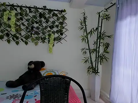 ASIAM BRUNET online show from September 26, 1:51 pm