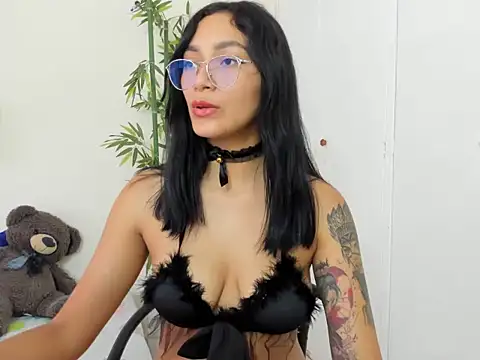 ASIAM BRUNET online show from November 22, 4:06 pm