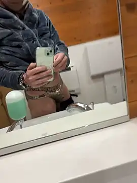 Snapshot of Hideen-real-face chatting on November 28, 8:47 am Hideen-real-face online show from November 28, 8:47 am