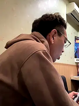 Snapshot of Hideen-real-face chatting on October 30, 7:28 am Hideen-real-face online show from October 30, 7:28 am