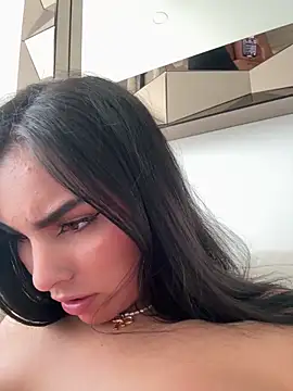 Maddy Rouse  online show from December 13, 8:04 pm