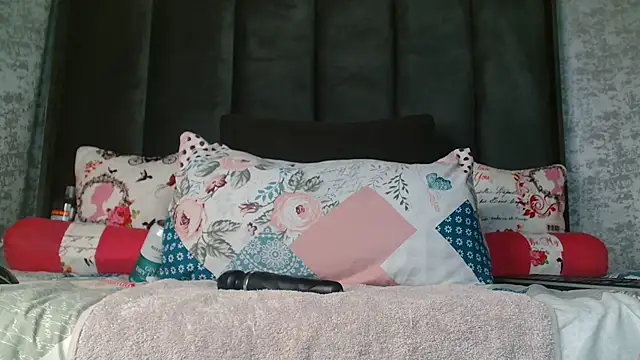 Lucy Blacksilk online show from November 14, 10:35 pm