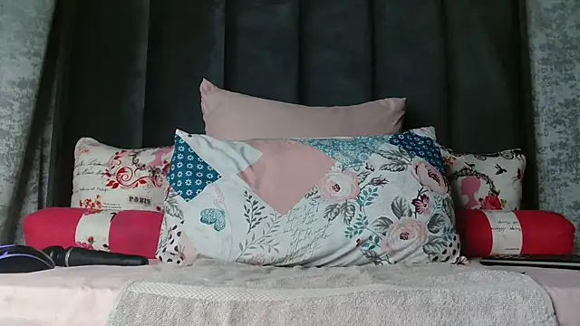 Lucy Blacksilk online show from November 9, 1:26 pm