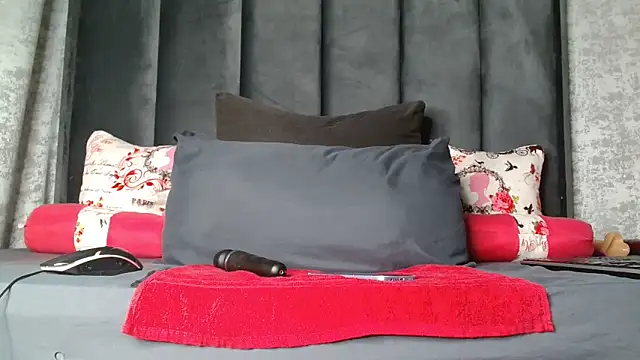 Lucy Blacksilk online show from November 24, 1:33 pm