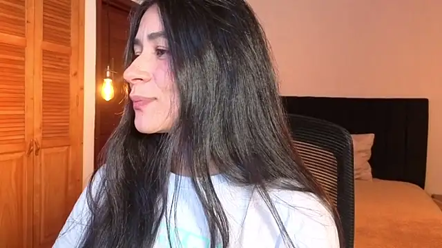 ChloeTurner  online show from April 3, 1:17 pm