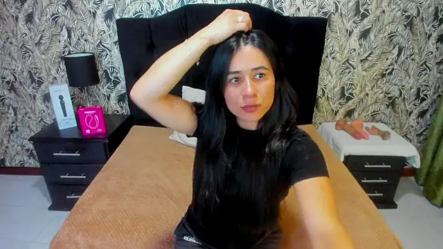 ChloeTurner  online show from April 17, 8:22 pm