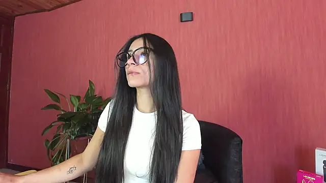 ChloeTurner  online show from March 28, 2:29 pm