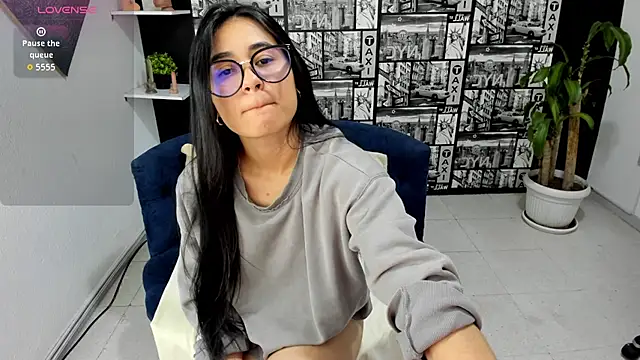 ChloeTurner  online show from October 28, 8:52 pm