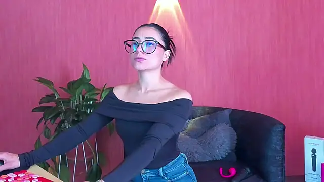 ChloeTurner  online show from March 21, 6:45 pm