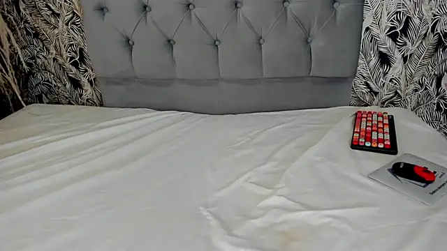 ChloeTurner  online show from March 7, 4:33 pm