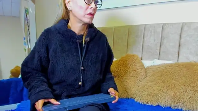 emagarcia online show from September 17, 1:13 pm