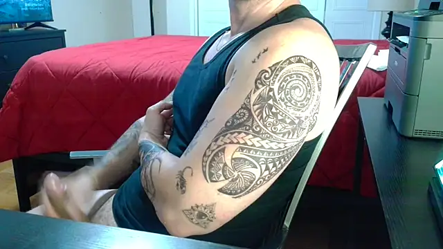 Aaron Rose25 online show from October 21, 3:06 am