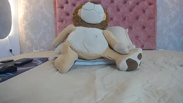 LAURA SMIITH online show from March 8, 10:24 pm